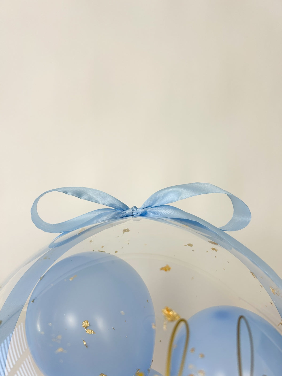 Rojstnodnevni balon z mini baloni moder