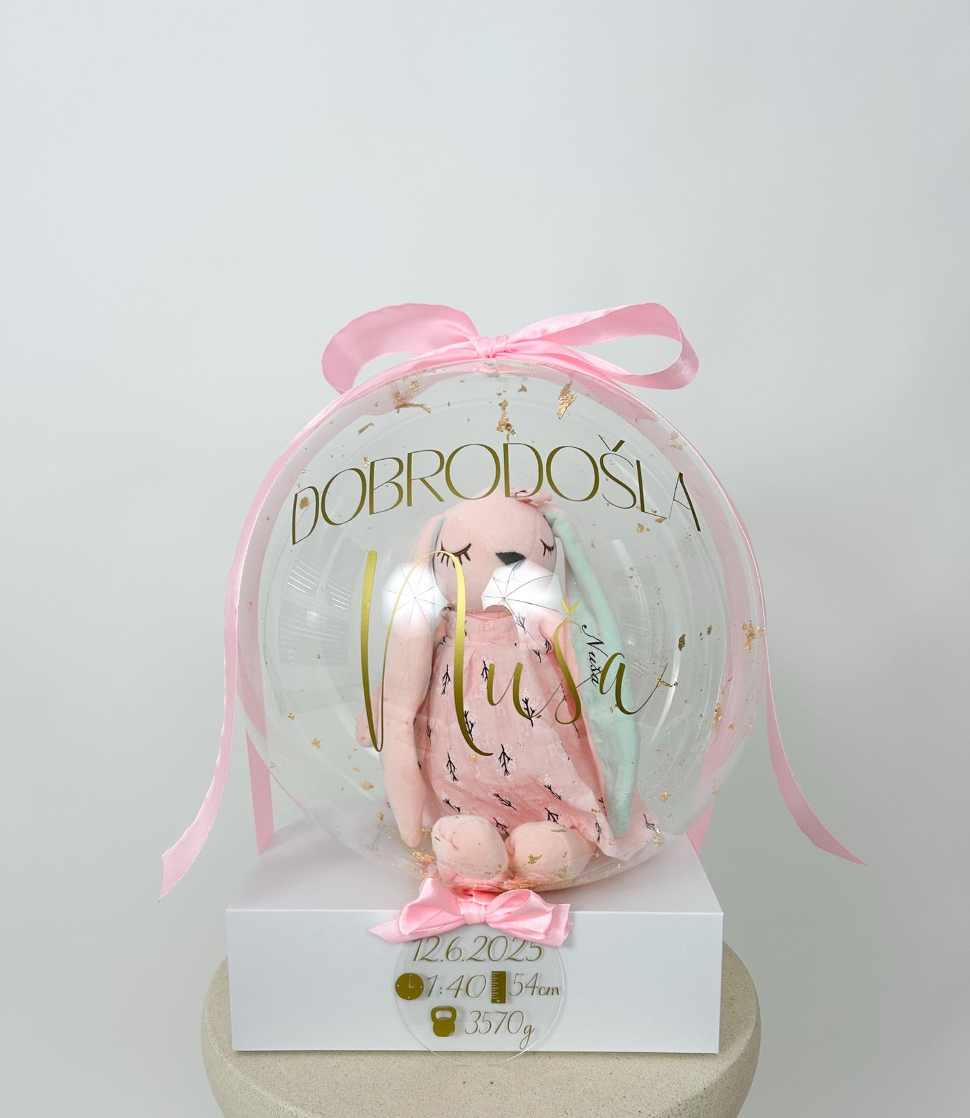 Balon ob rojstvu otroka z igračo roza