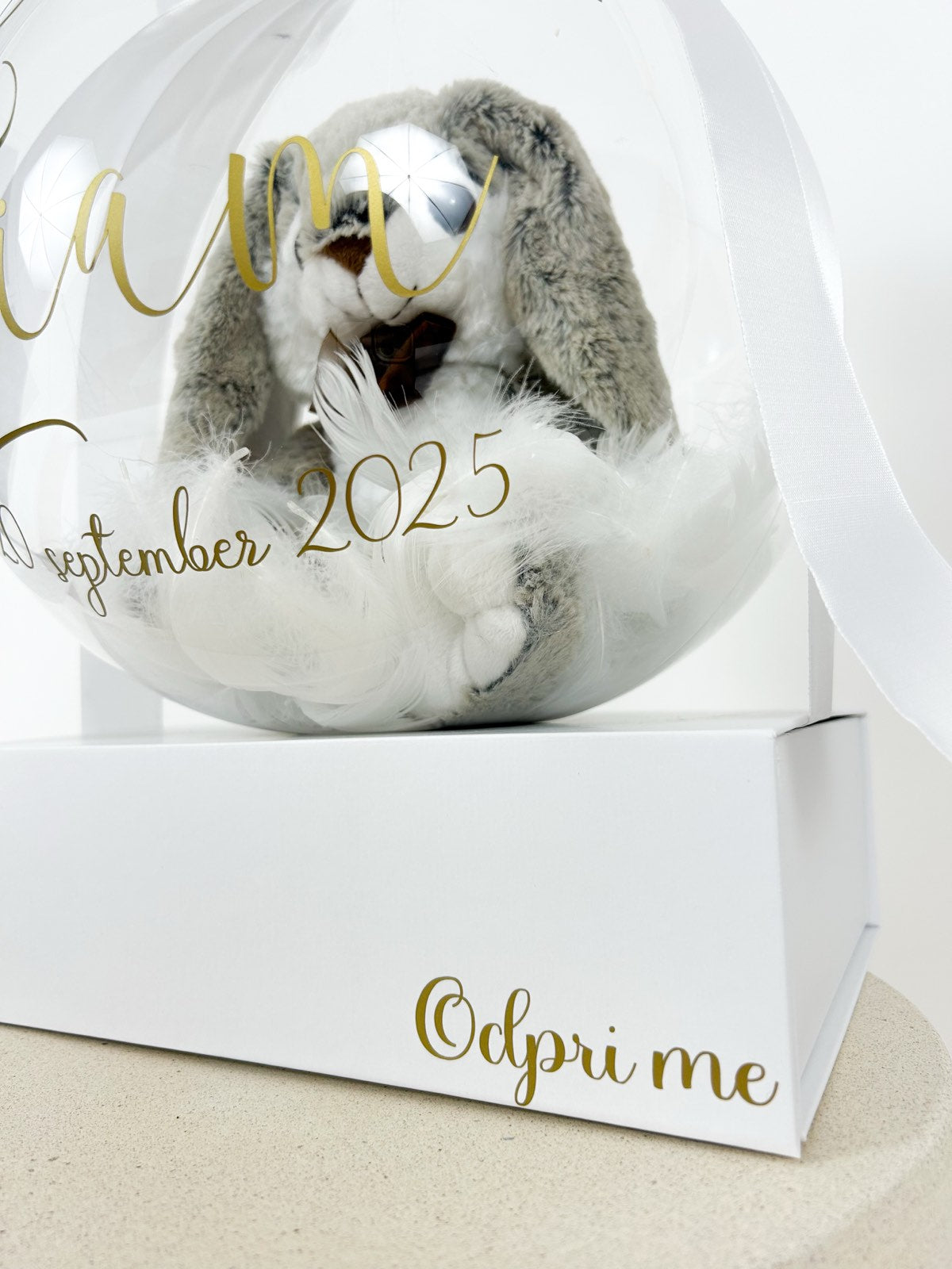 Krstni balon s sivim zajčkom bel