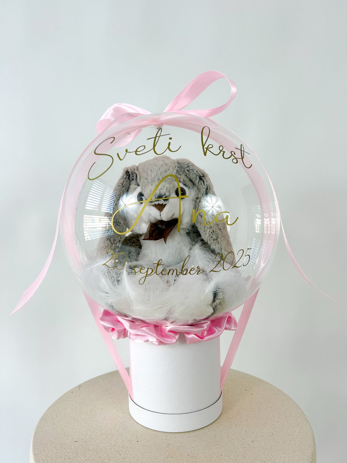 Krstni balon s sivim zajčkom roza