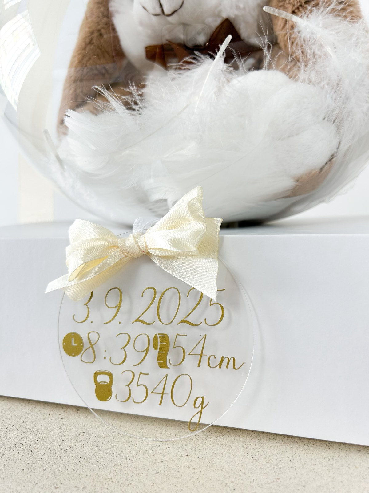 Balon ob rojstvu otroka z igračo bež