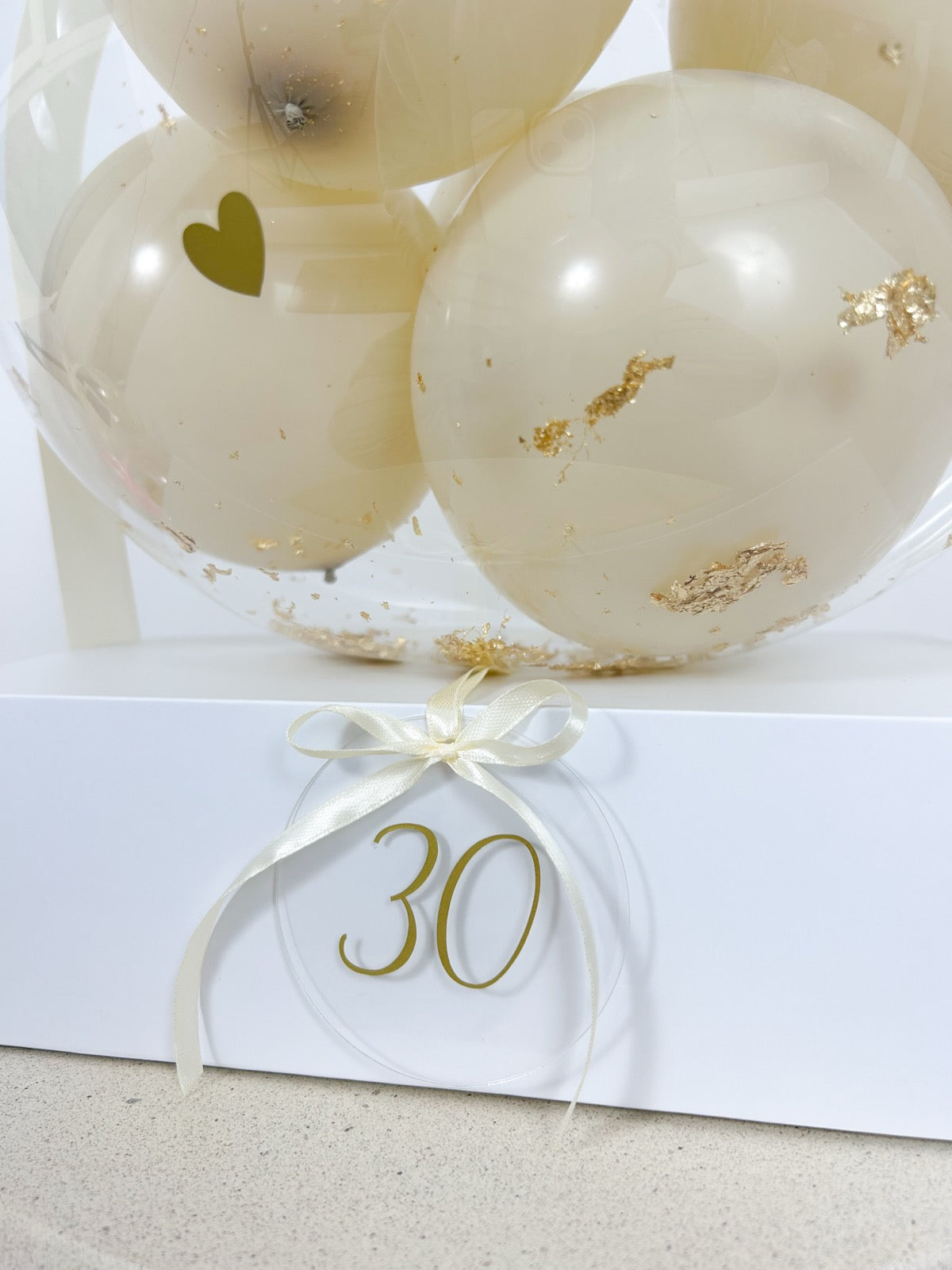 Rojstnodnevni balon z mini baloni bež