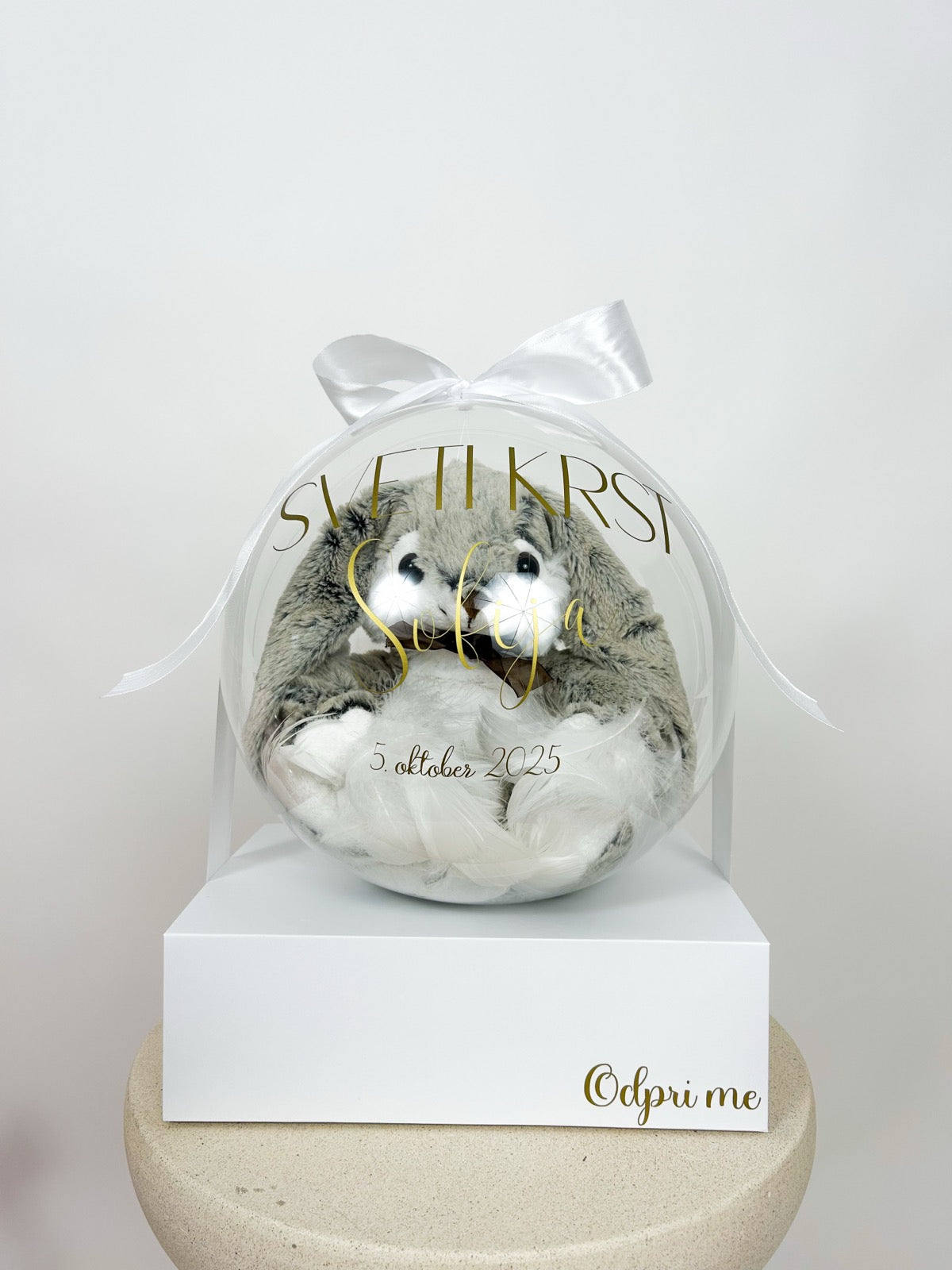 Krstni balon s sivim zajčkom bel