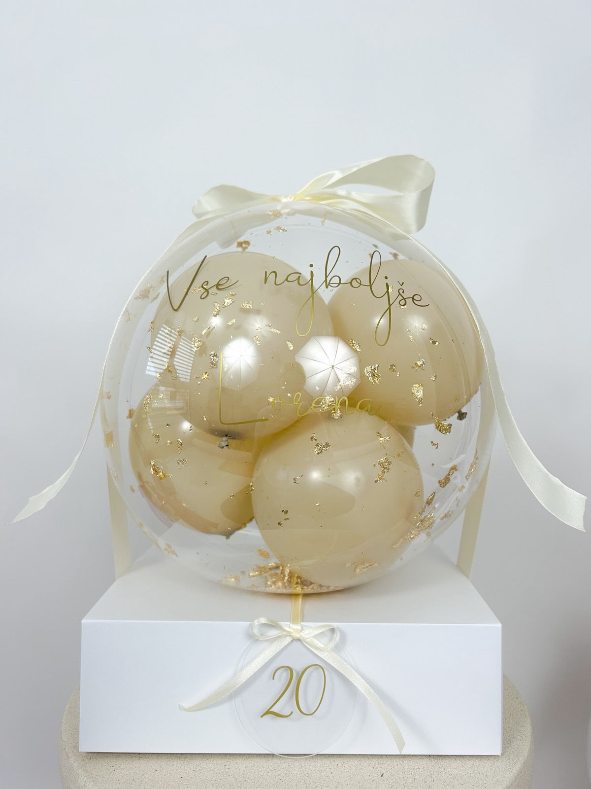 Rojstnodnevni balon z mini baloni bež