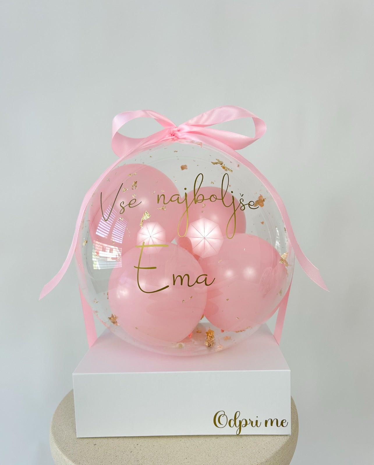 Rojstnodnevni balon z mini baloni roza