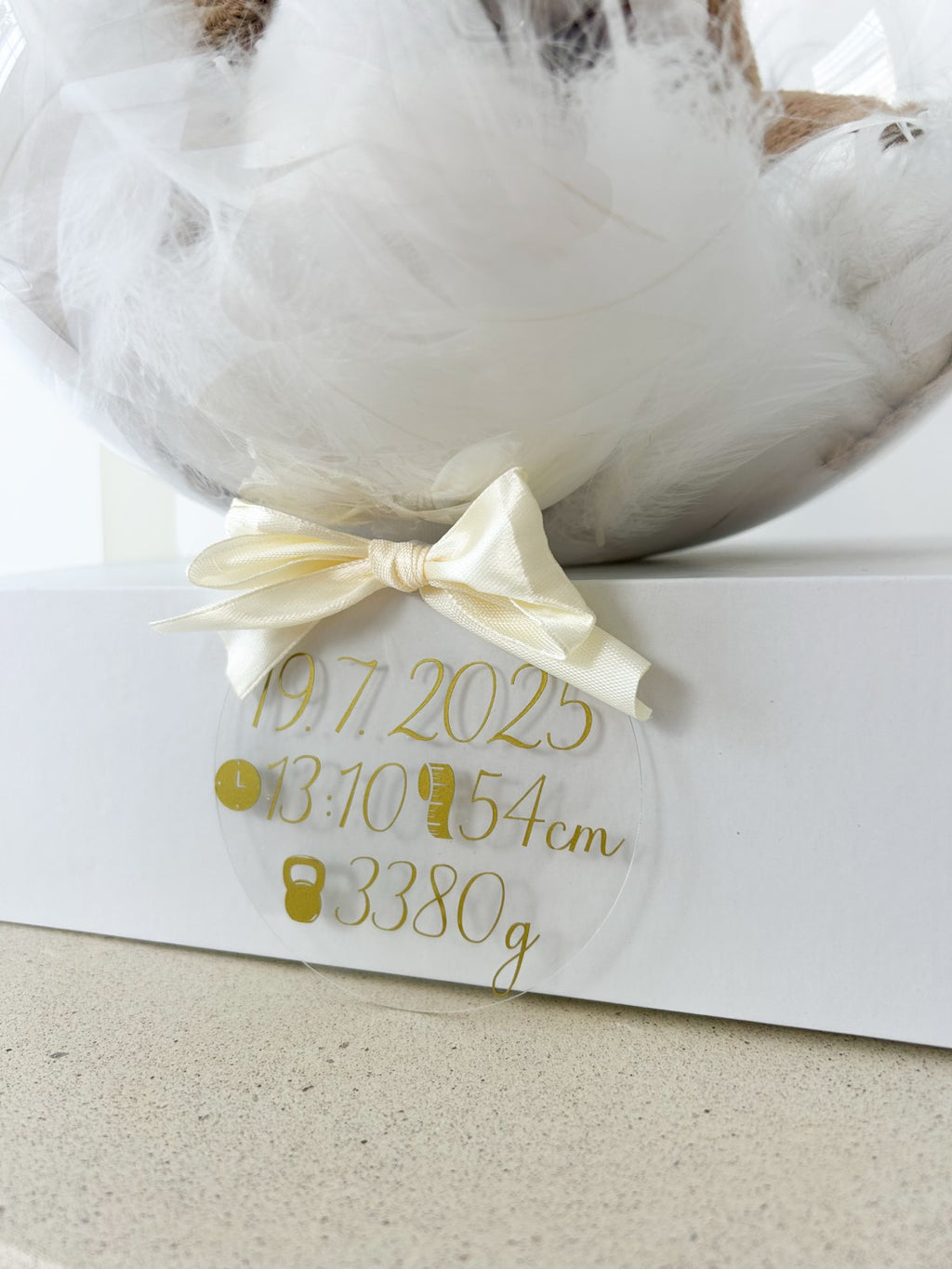 Balon ob rojstvu otroka z igračo bež