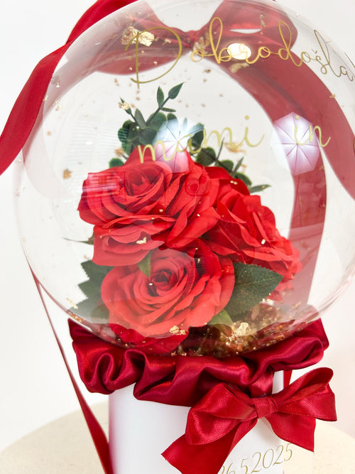 Balon ob rojstvu otroka s cvetjem rdeč