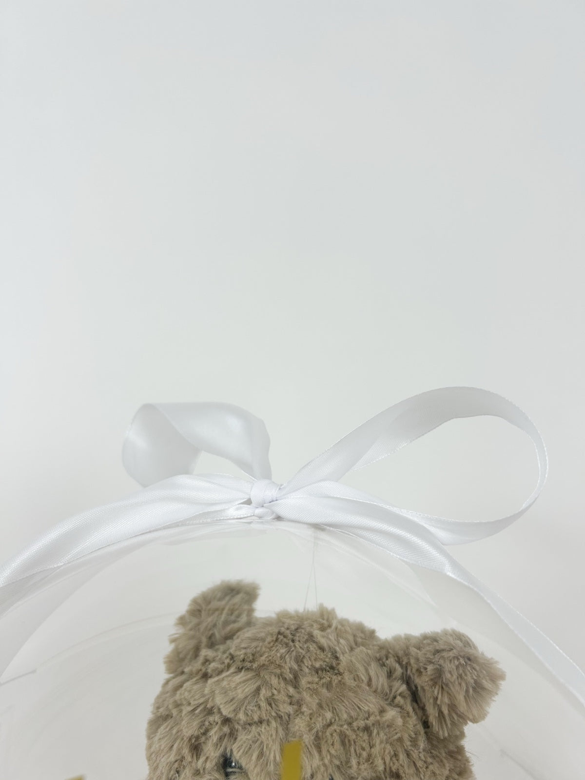 Krstni balon z rjavim medvedkom bel