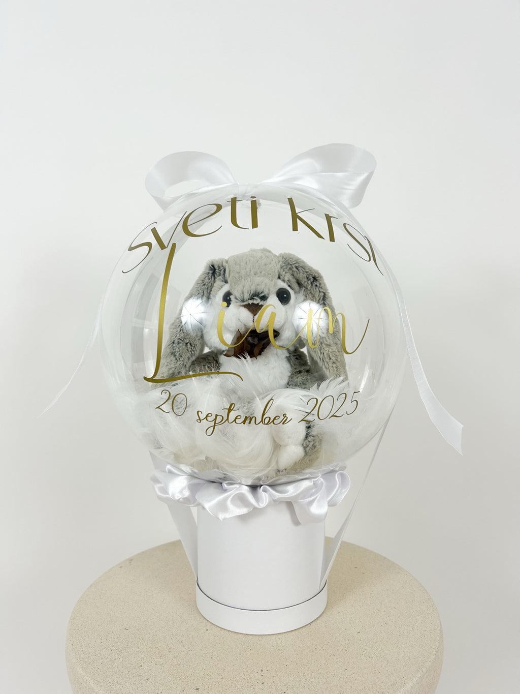 Krstni balon s sivim zajčkom bel