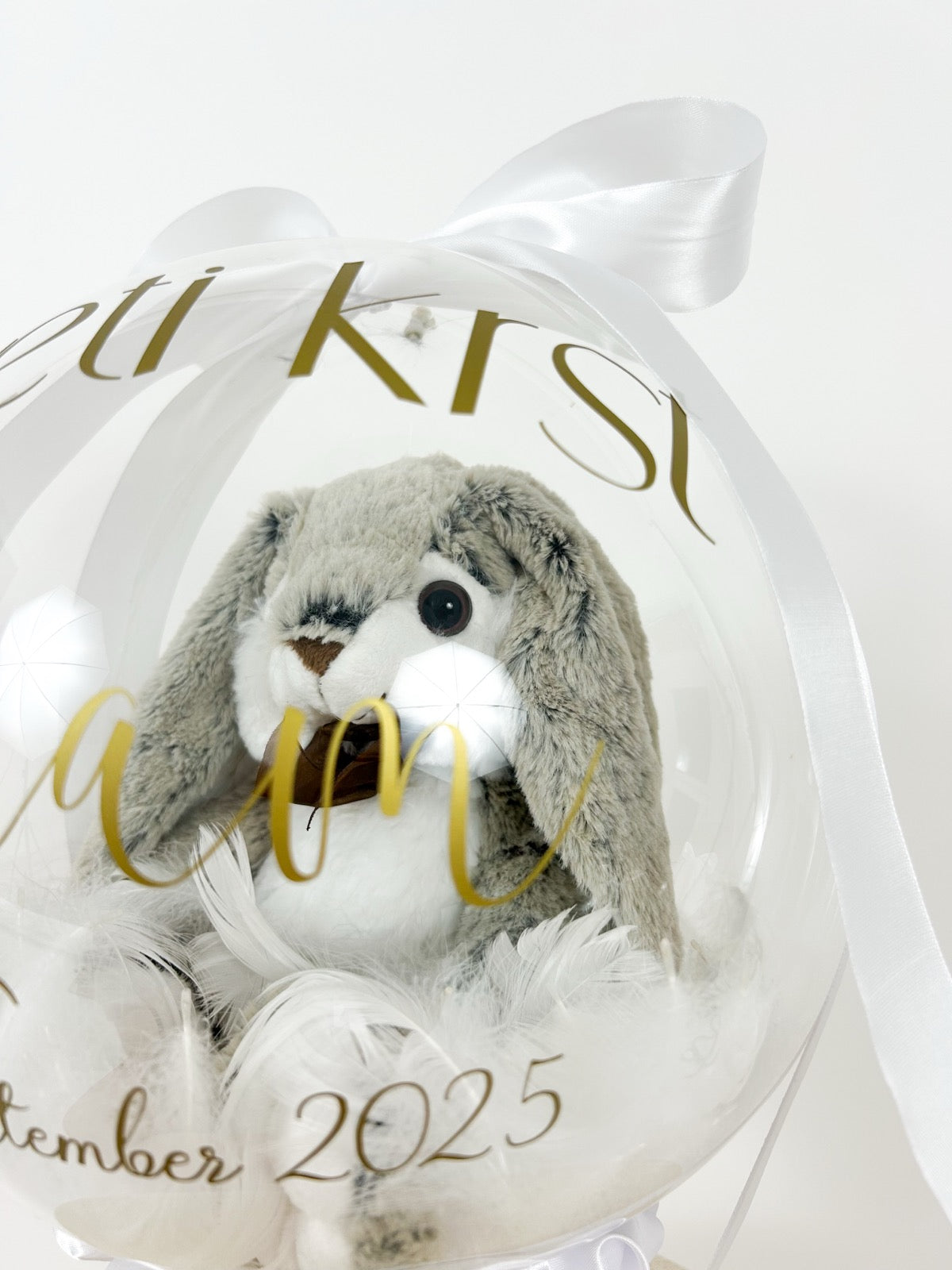 Krstni balon s sivim zajčkom bel