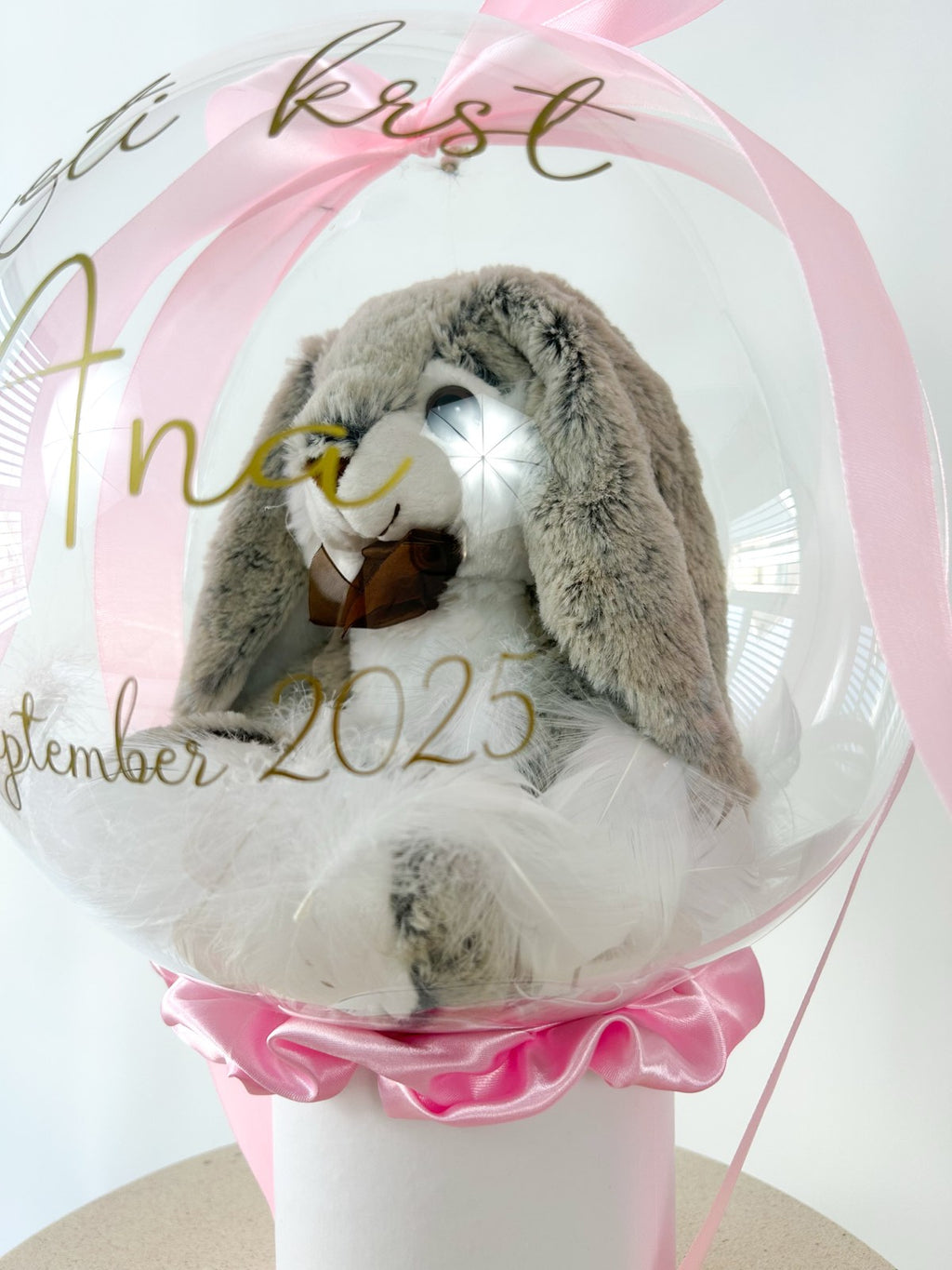Krstni balon s sivim zajčkom roza