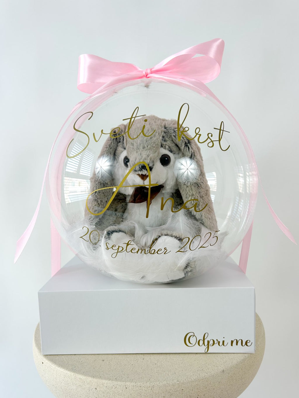 Krstni balon s sivim zajčkom roza
