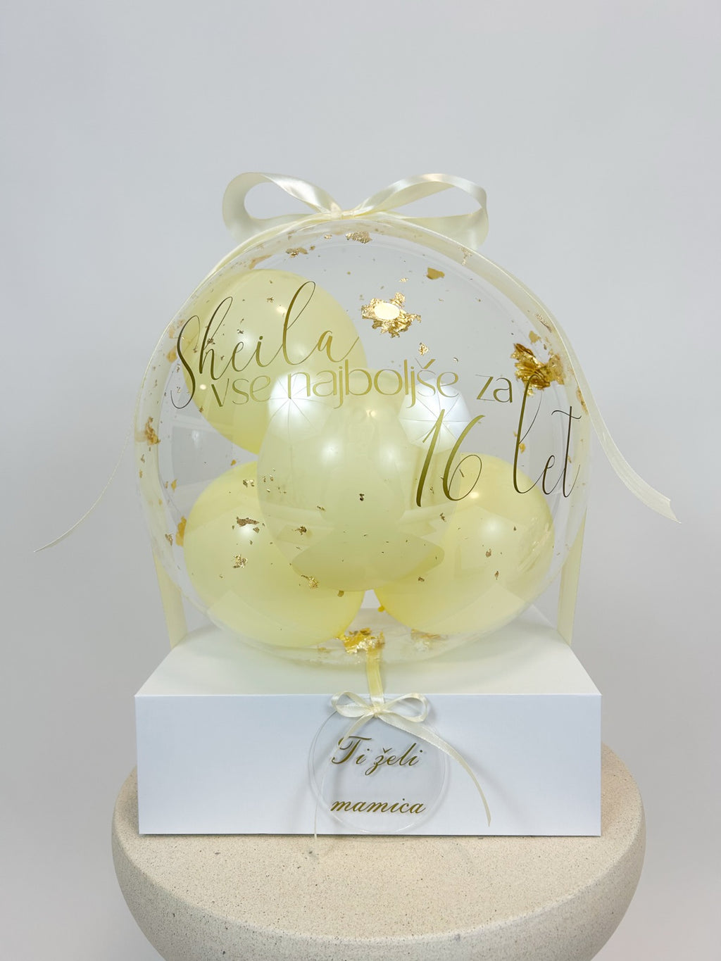 Rojstnodnevni balon z mini baloni rumen