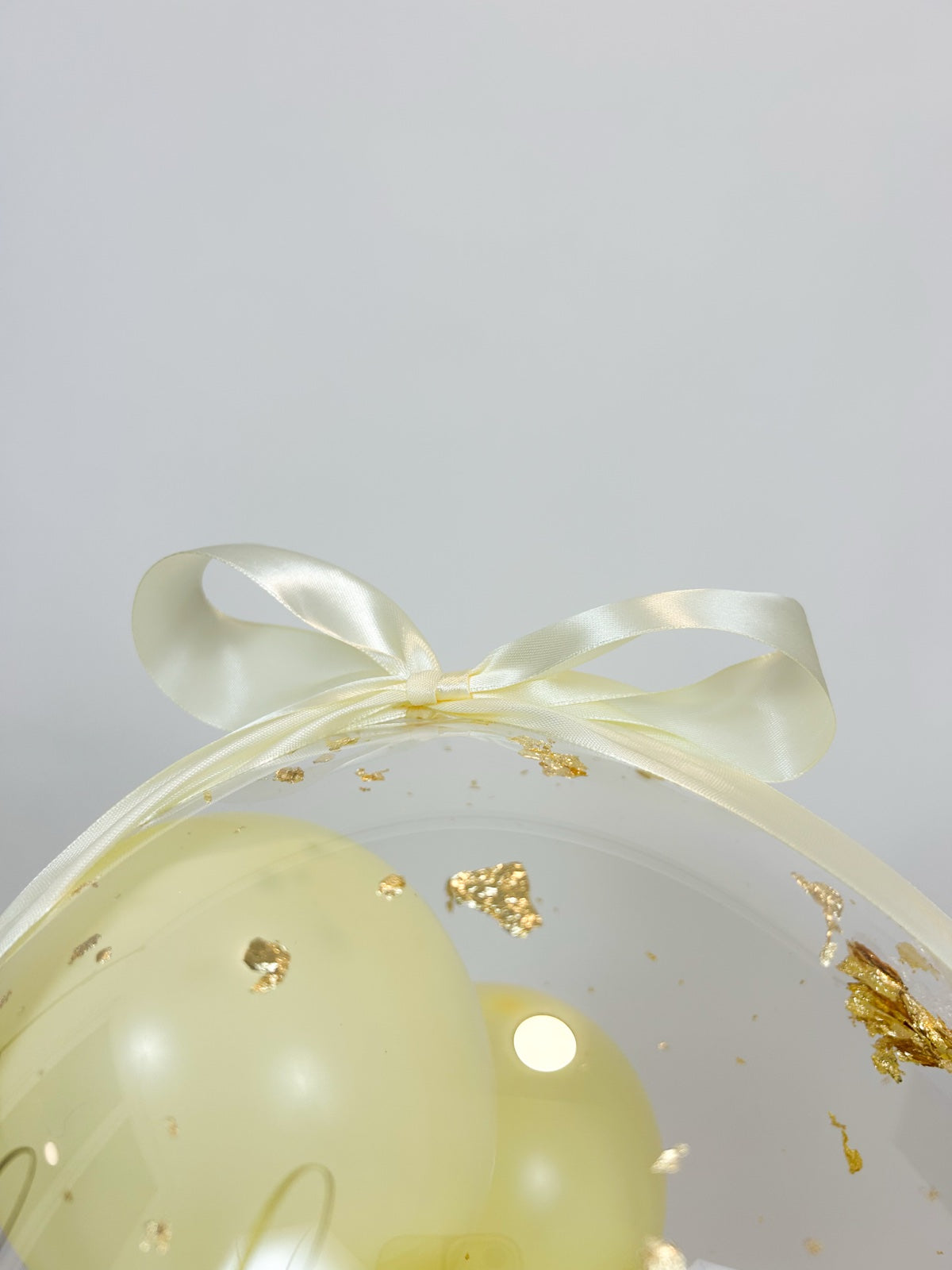 Rojstnodnevni balon z mini baloni rumen