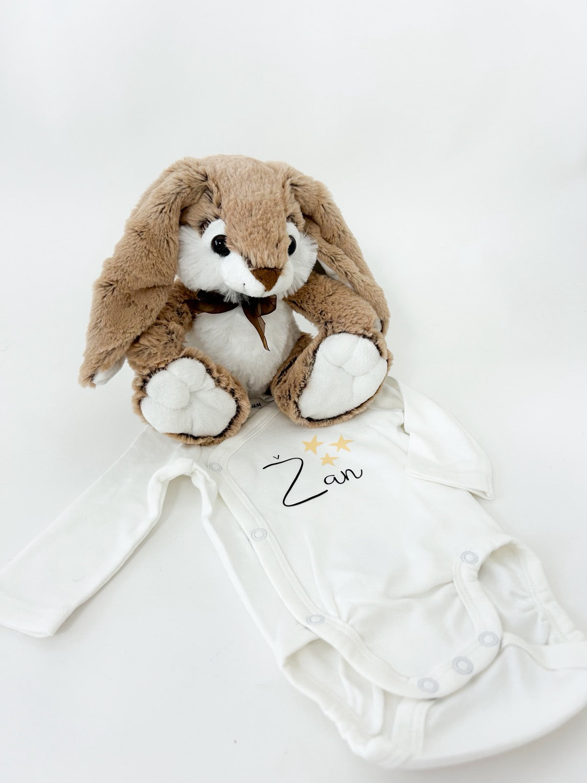 Darilni set personaliziranega zajčka in bodija rjav