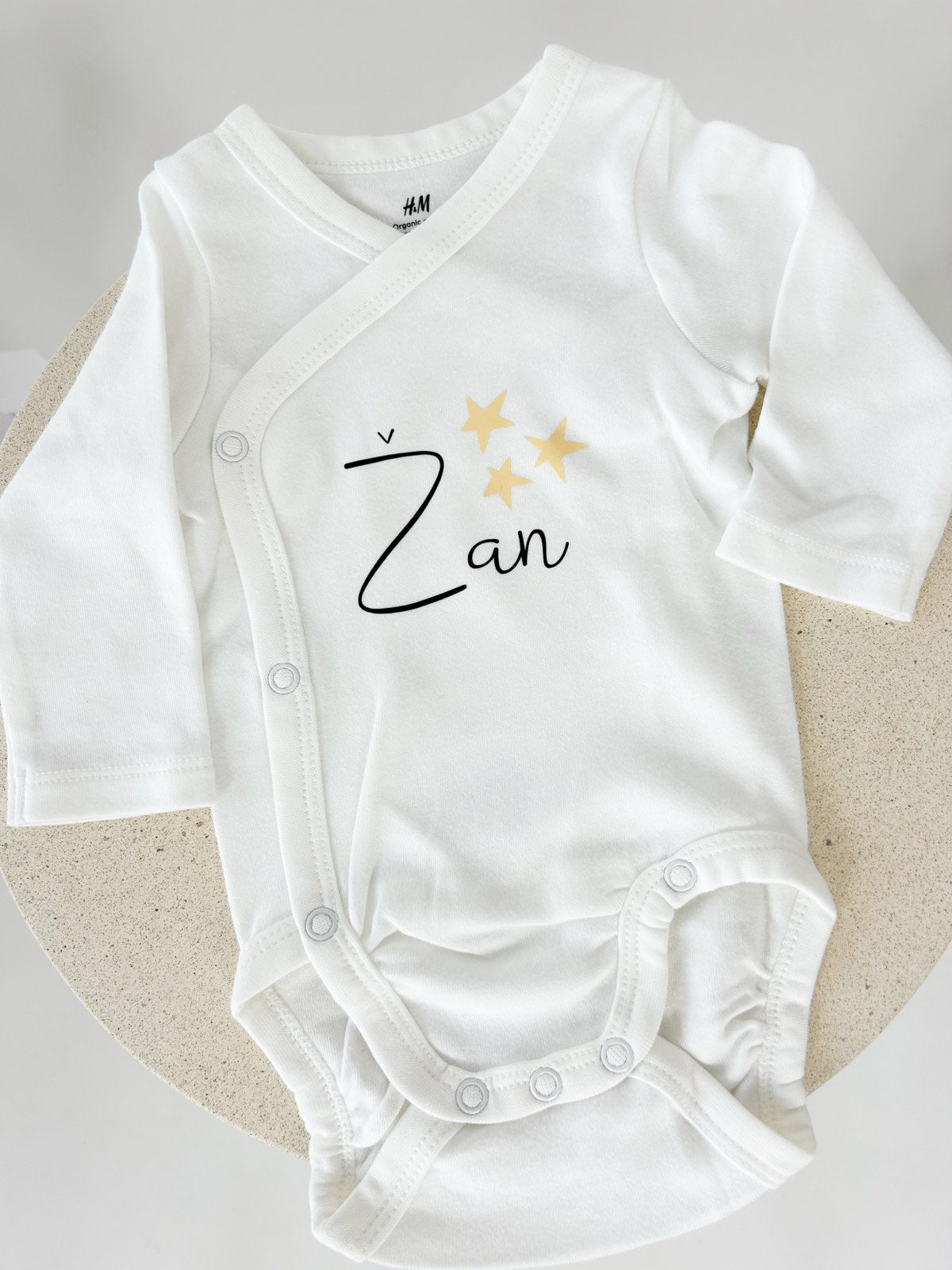 Darilni set personaliziranega zajčka in bodija rjav