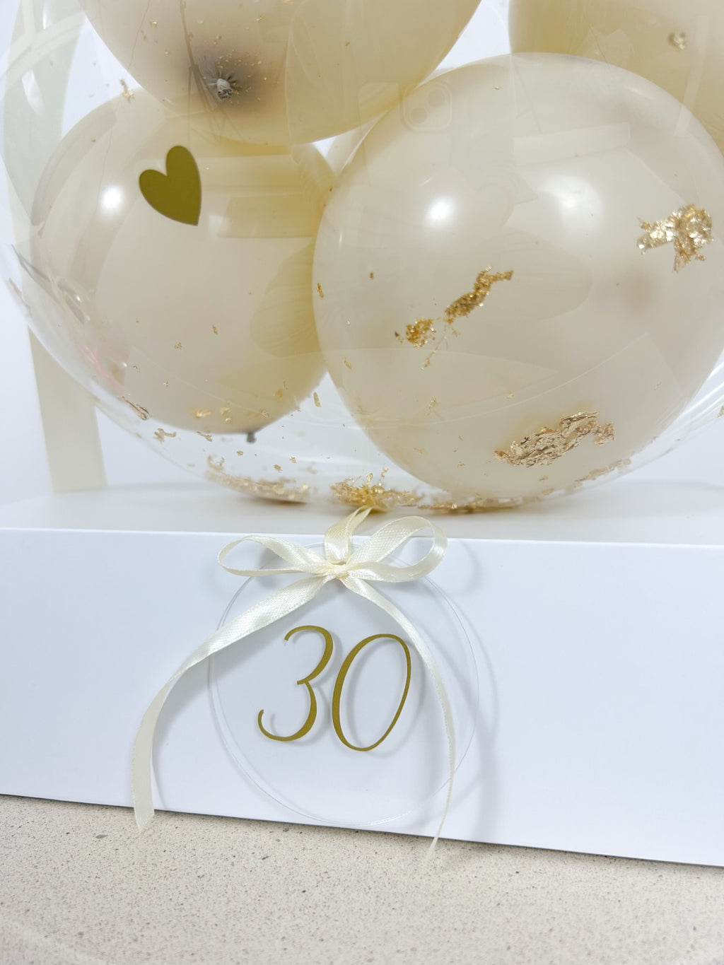 Rojstnodnevni balon z mini baloni bež