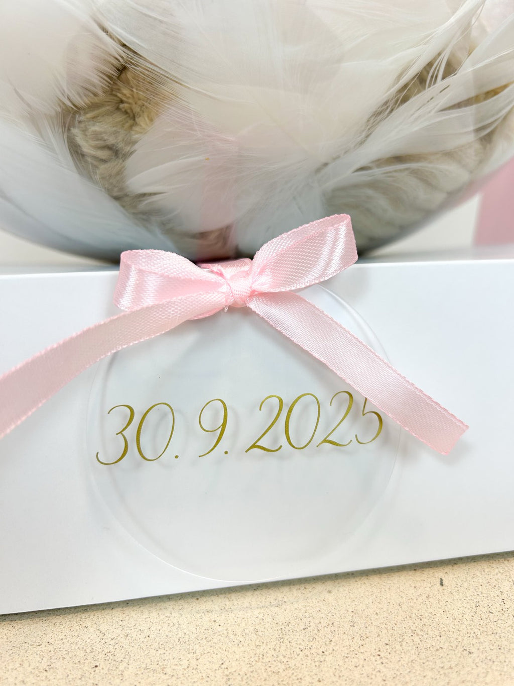 Balon ob rojstvu otroka z igračo roza