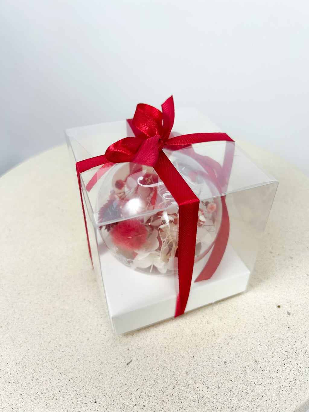 Božični okrasek rdeč