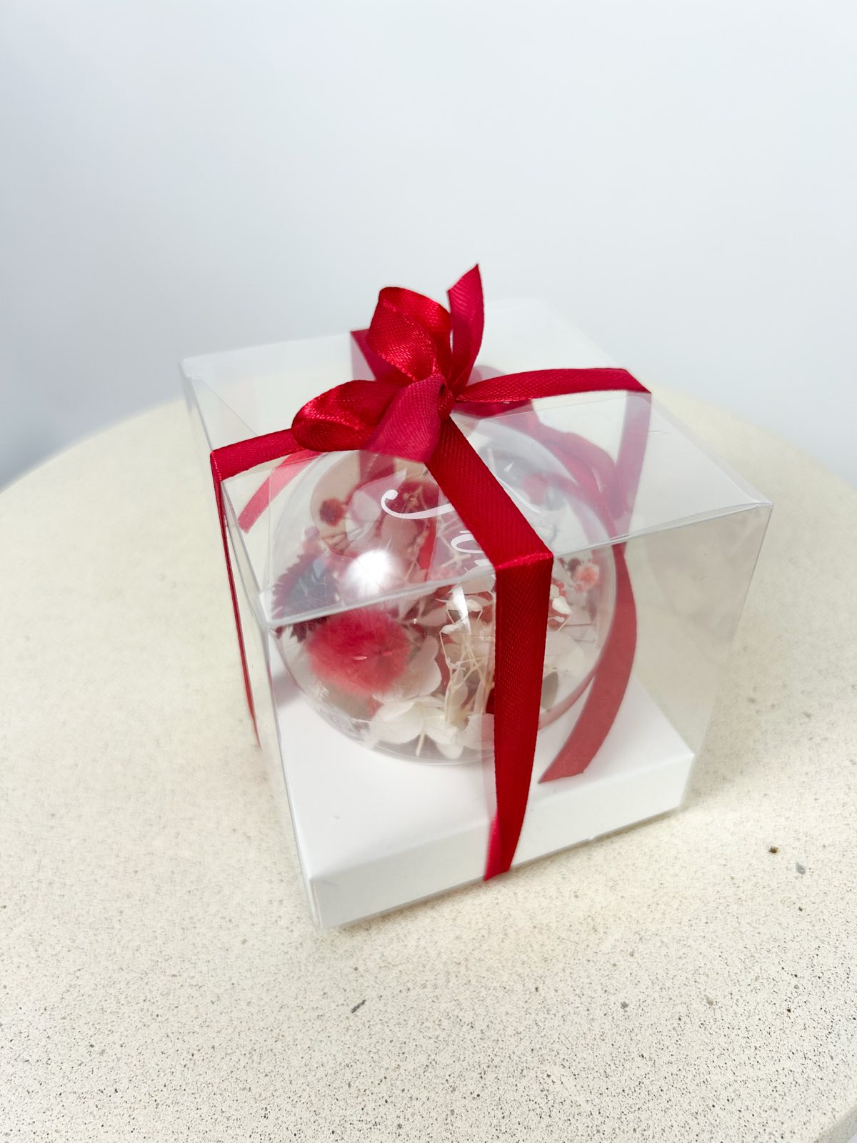 Božični okrasek rdeč