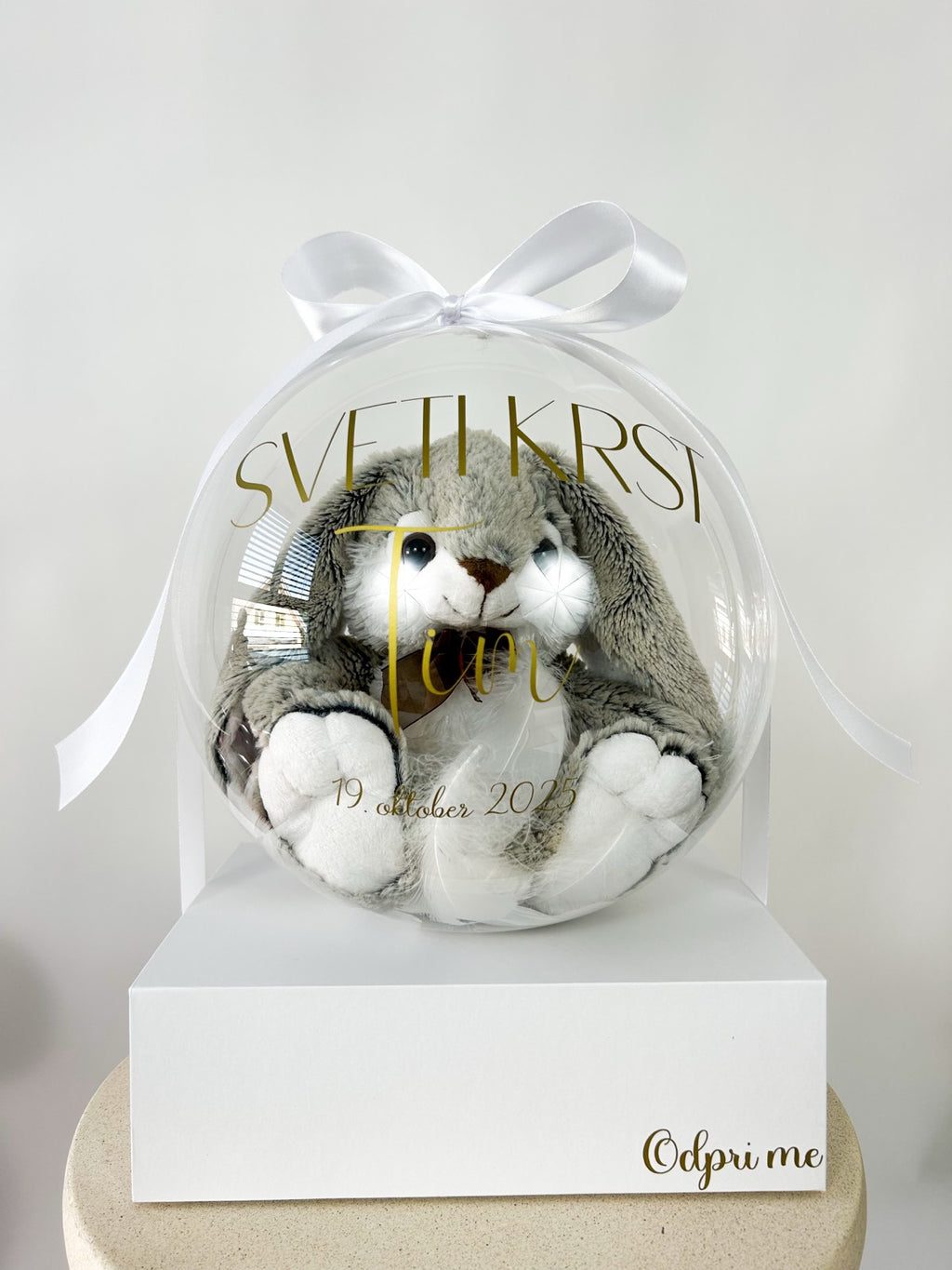 Krstni balon s sivim zajčkom bel