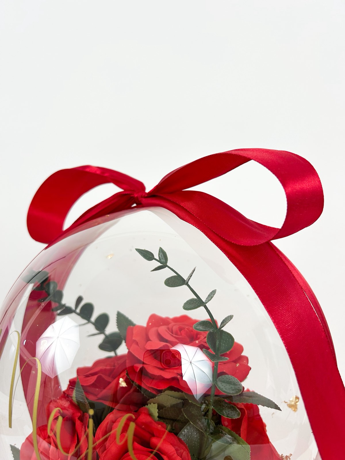 Valentinov balon s šopkom vrtnic