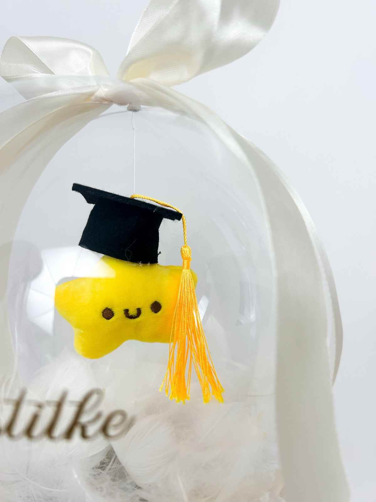 Balon ob diplomi s obeskom zvezdica